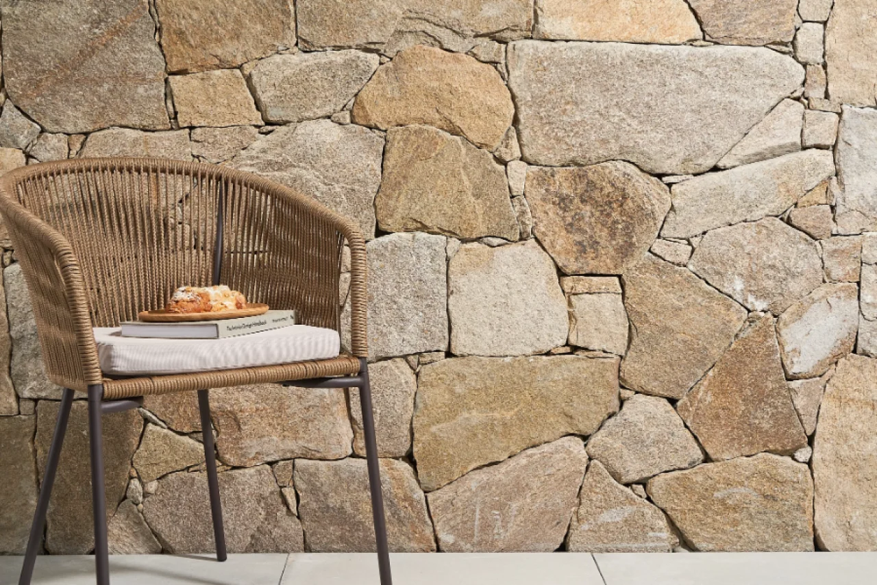 Leo natural stone wall cladding random pattern installation