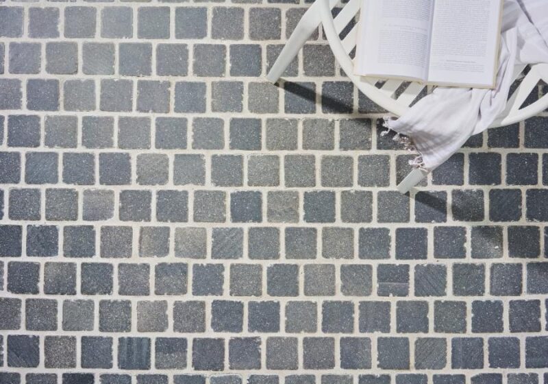 Tiev natural stone cobblestones dark grey outdoor paving