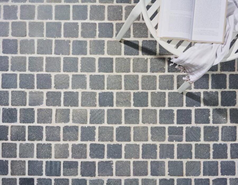 Tiev natural stone cobblestones dark grey outdoor paving